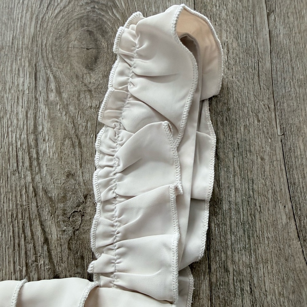 Listicle Ruffle Crop Top - Picture 3 of 6